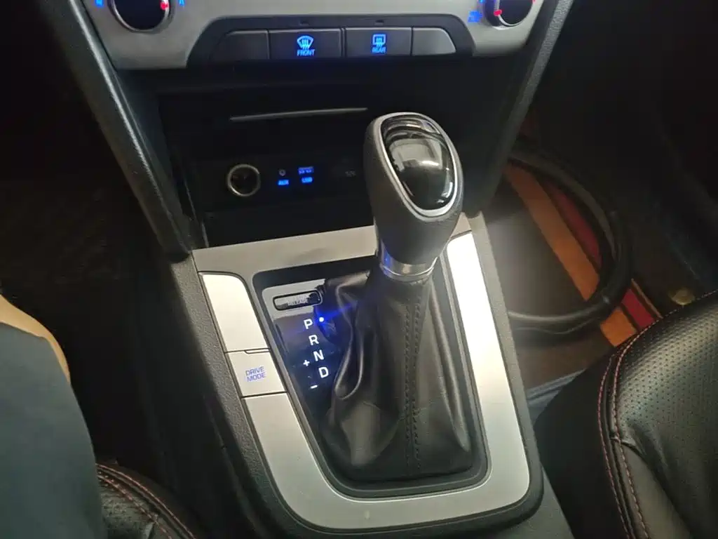 Hyundai Elantra — миниатюра 21