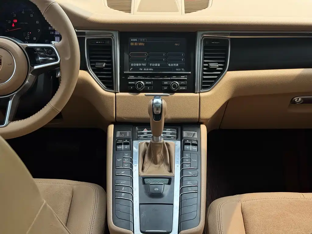 Porsche Macan — миниатюра 7
