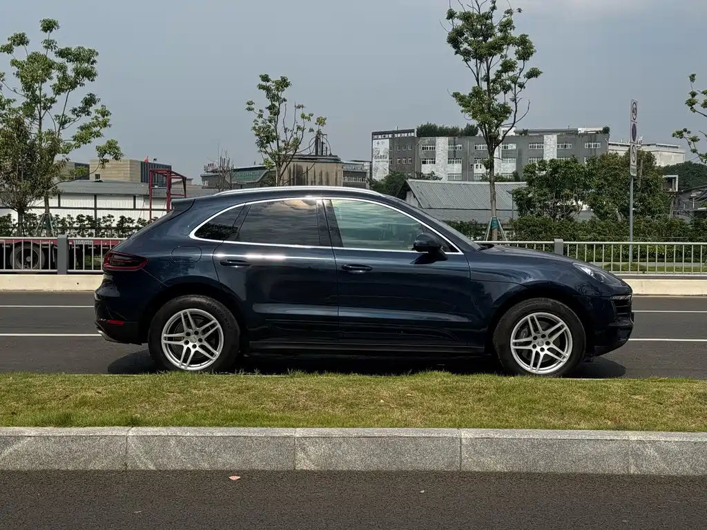 Porsche Macan — миниатюра 15