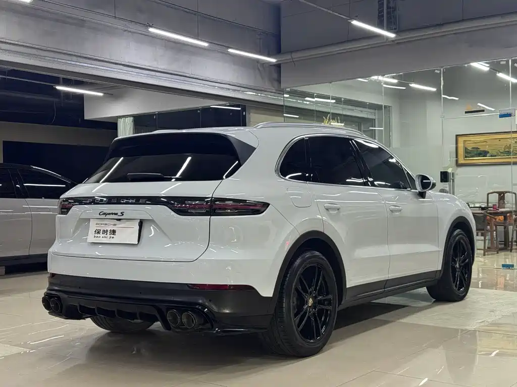 Porsche Cayenne — миниатюра 10