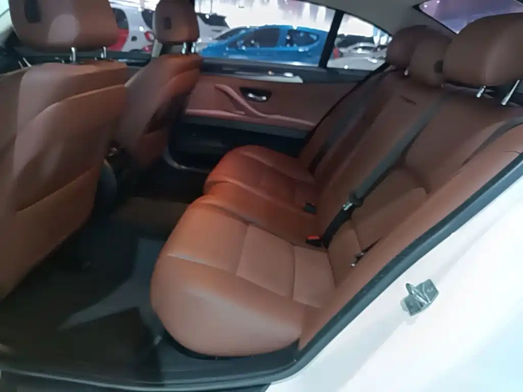 BMW 5 Series — миниатюра 17