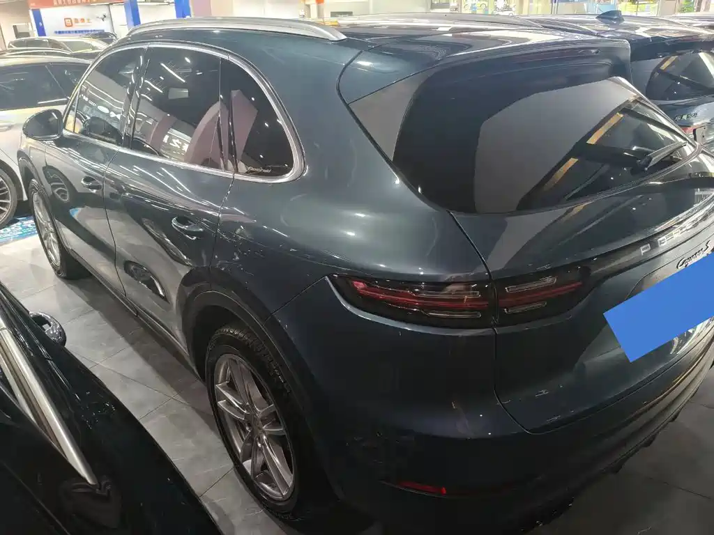 Porsche Cayenne — миниатюра 9