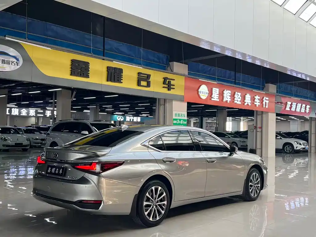 Lexus ES — миниатюра 7
