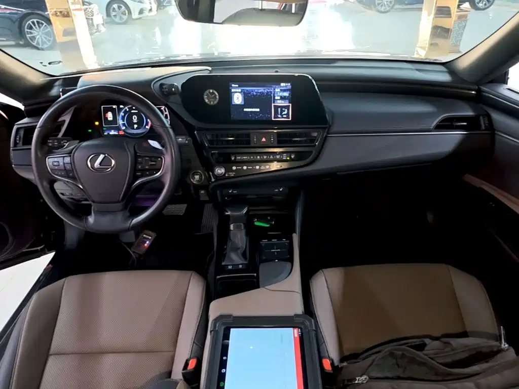 Lexus ES — миниатюра 10