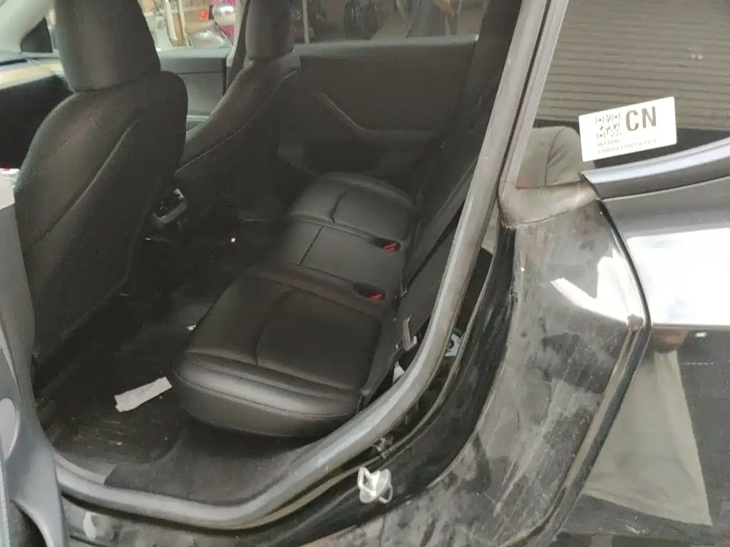 Tesla Model Y — миниатюра 13