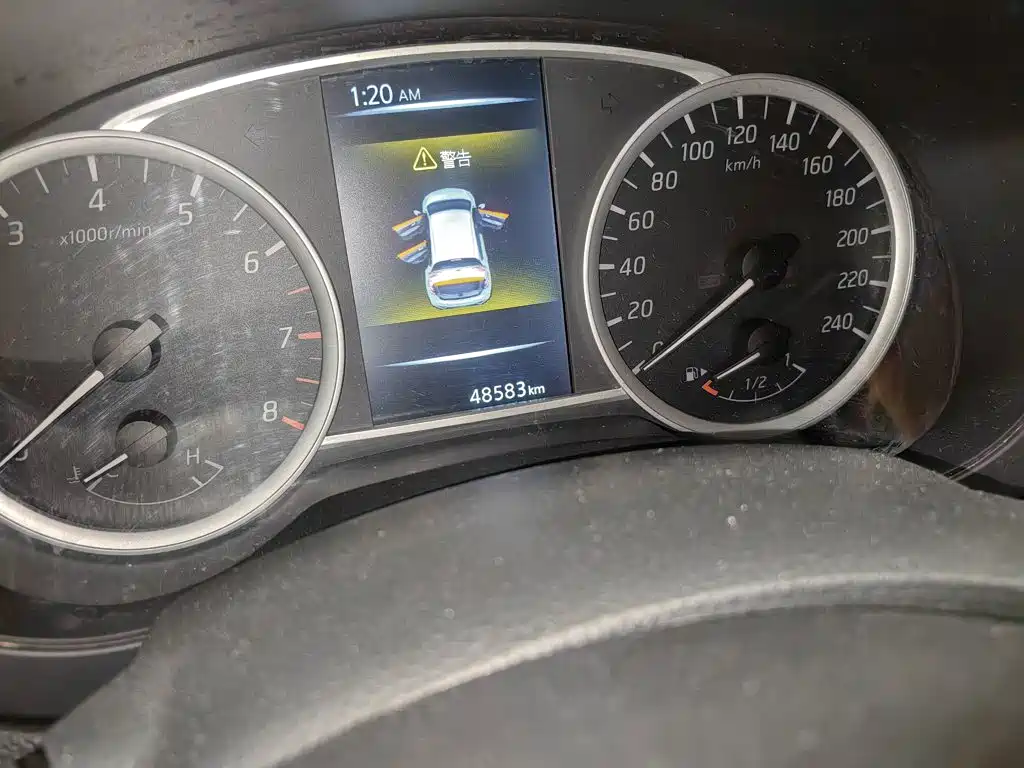 Nissan Tiida — миниатюра 12