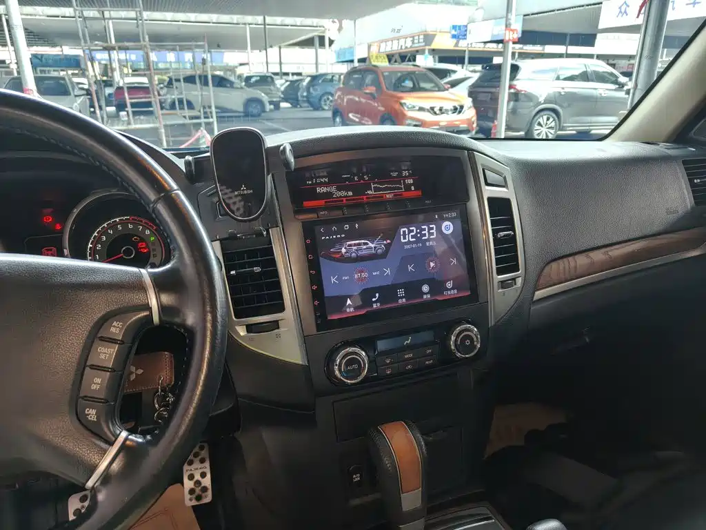 Mitsubishi Pajero (Import) — миниатюра 13
