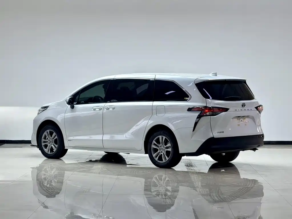 Toyota Sienna — миниатюра 12
