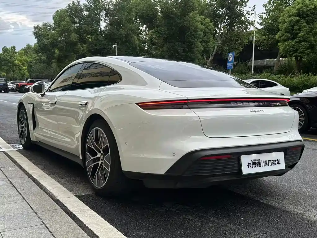 Porsche Taycan — миниатюра 2