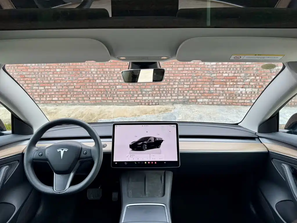 Tesla Model 3 — миниатюра 5