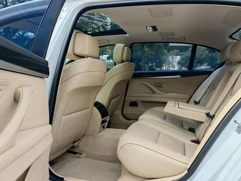 BMW 5 Series — миниатюра 6