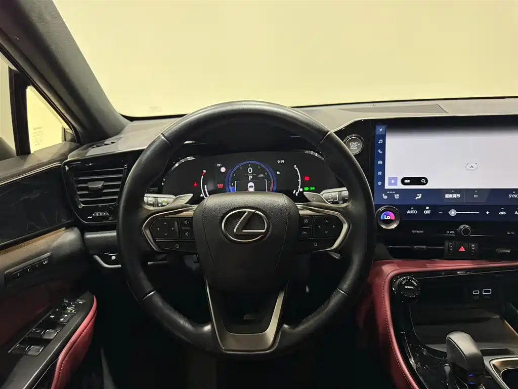 Lexus NX — миниатюра 10