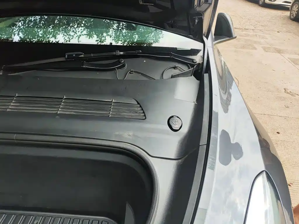 Tesla Model Y — миниатюра 21