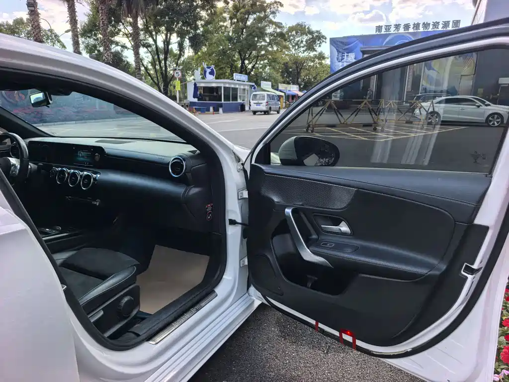 Mercedes-Benz A-Class — миниатюра 9
