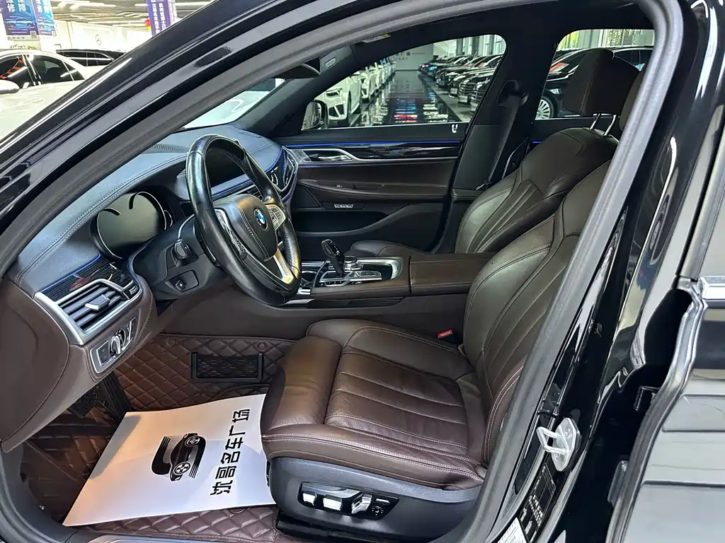 BMW 7 Series — миниатюра 4