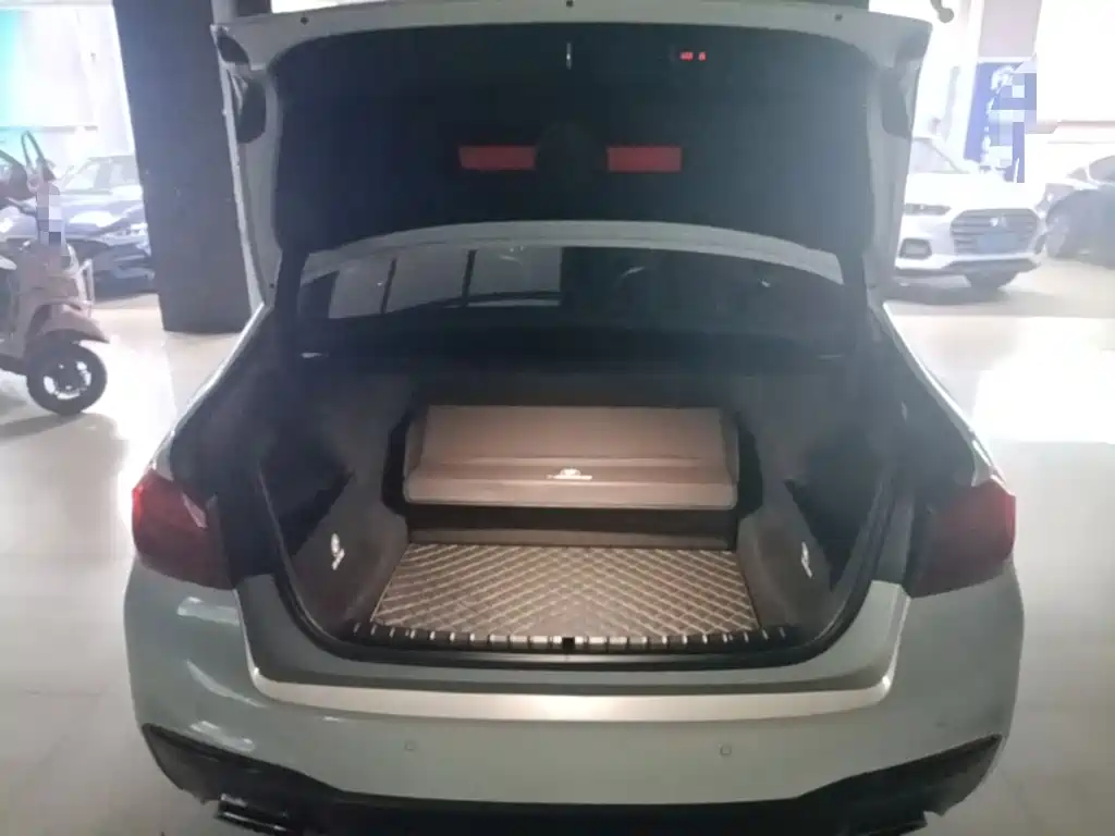 BMW 5 Series — миниатюра 19