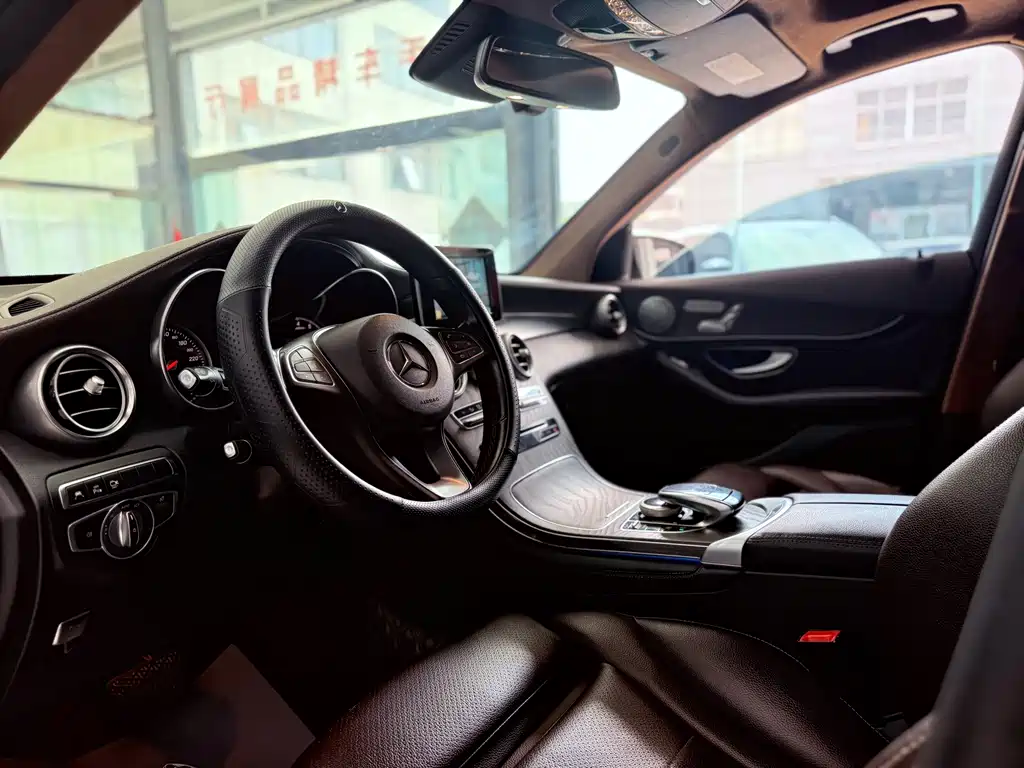 Mercedes-Benz GLC 2017 GLC 300 4MATIC
