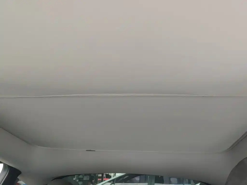 Tesla Model Y — миниатюра 18