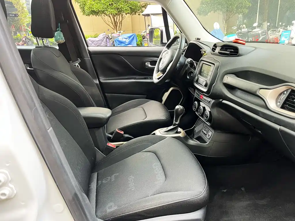 Jeep Renegade 2017 180T AT