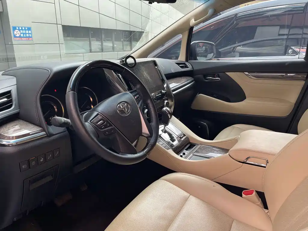Toyota Vellfire — миниатюра 9