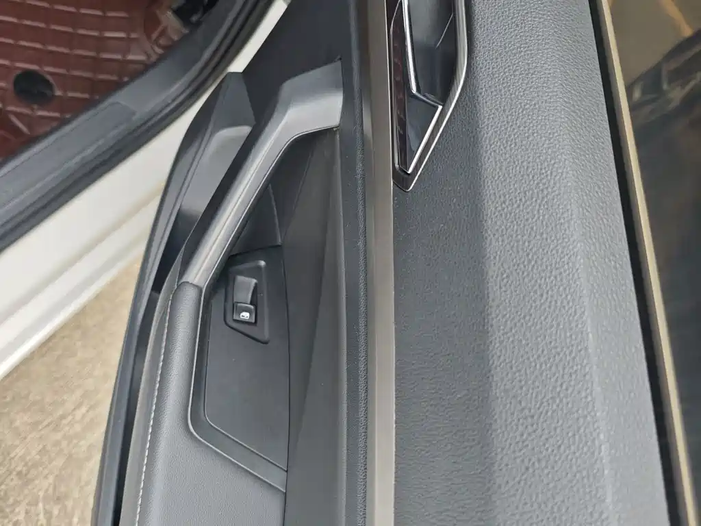 Volkswagen Lavida — миниатюра 6