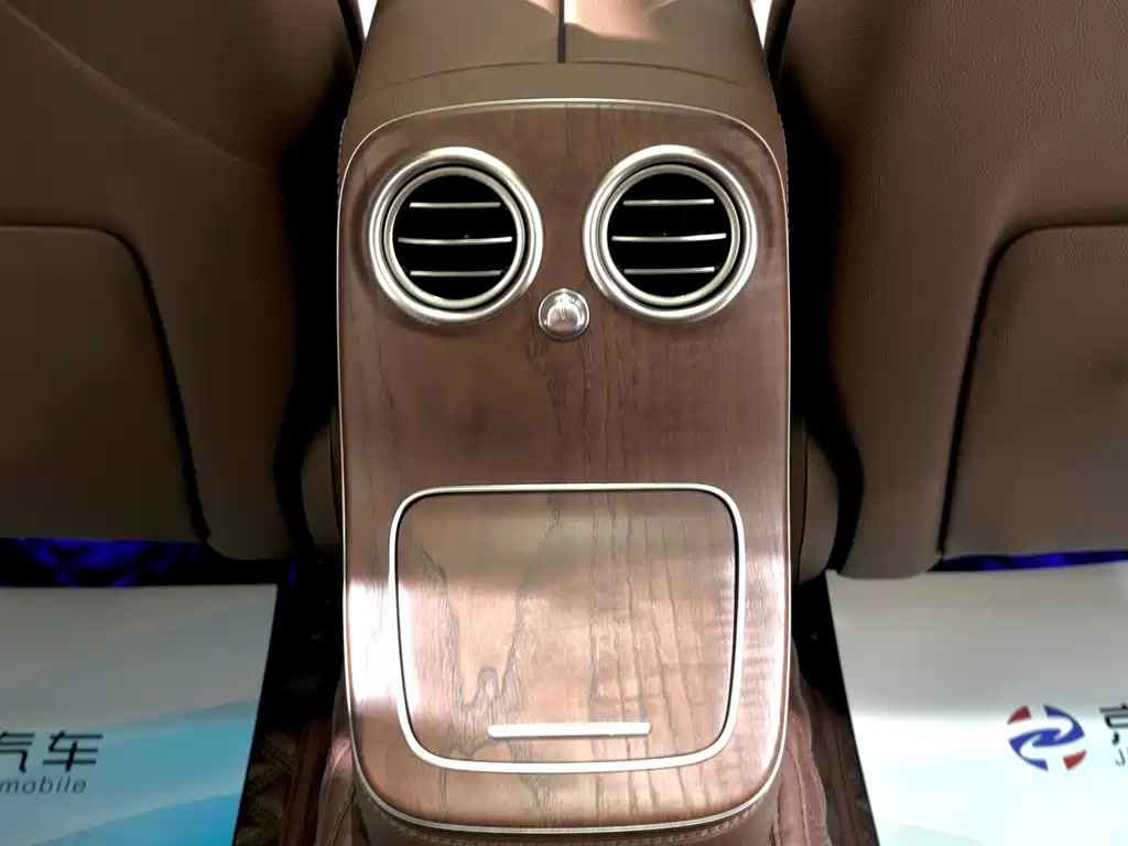 Mercedes-Benz E-Class — миниатюра 11