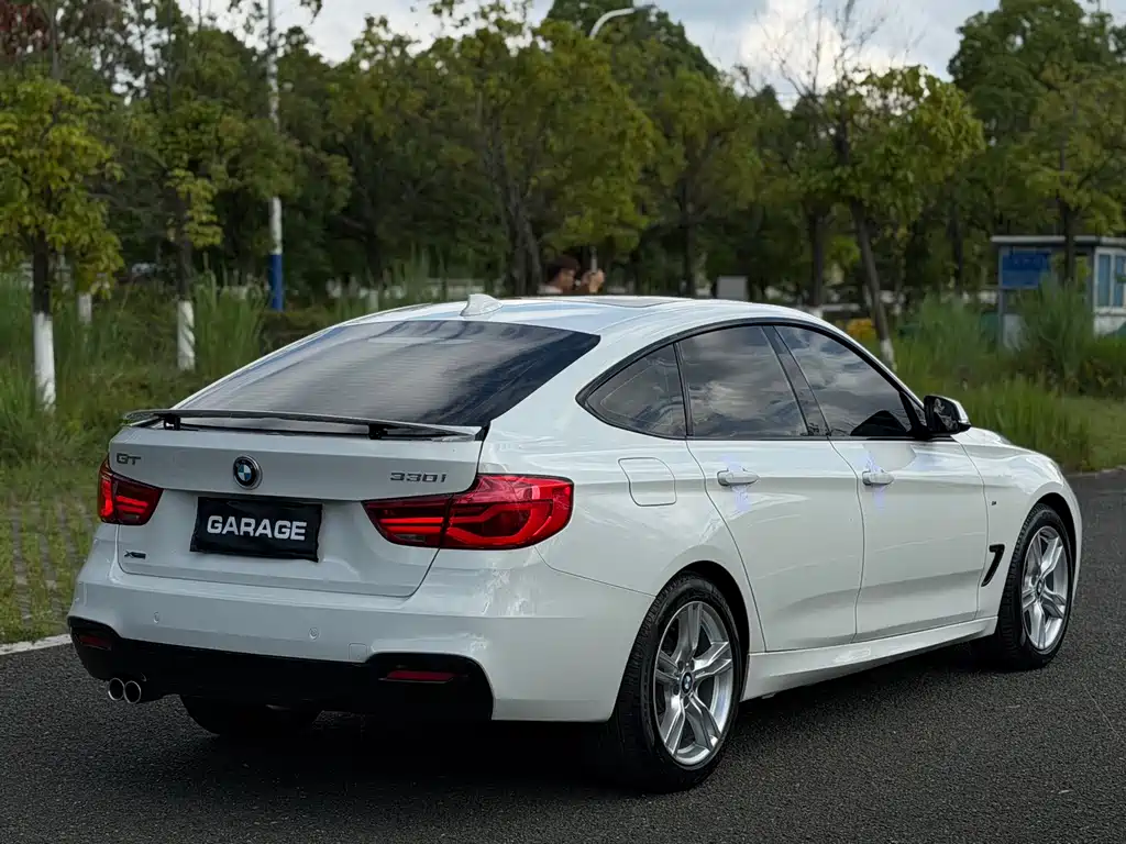 BMW 3 Series GT 3 GT 2017 330i xDrive M Sport