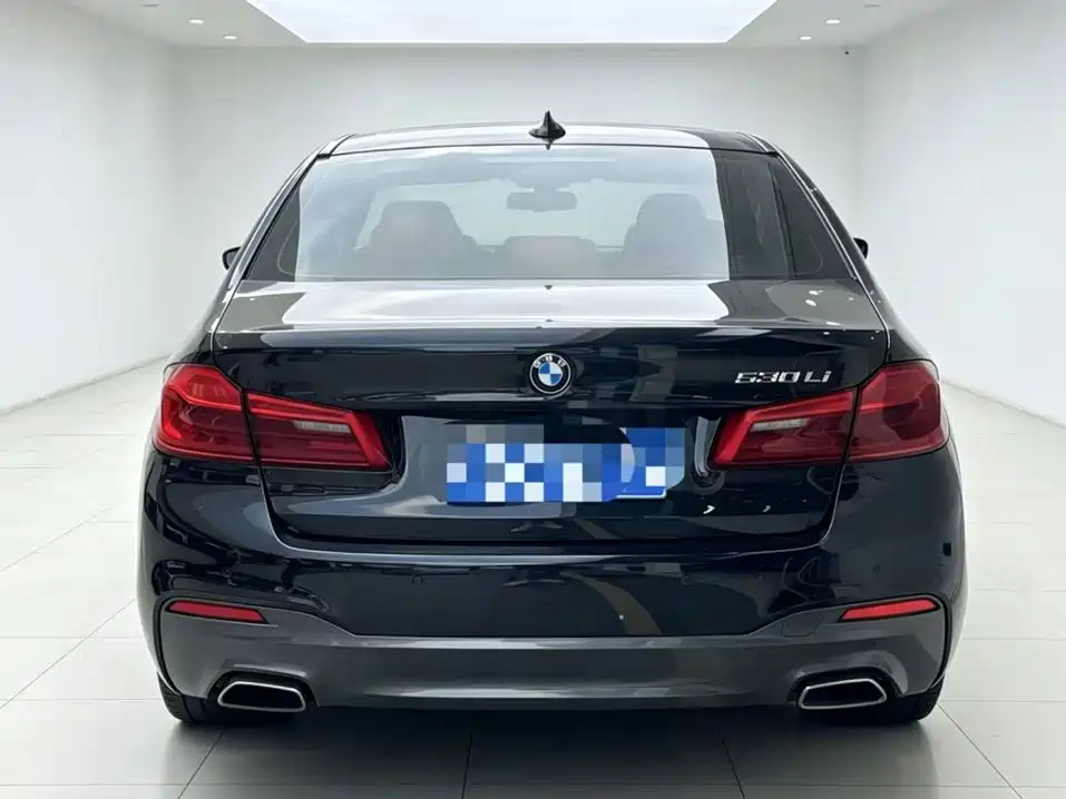 BMW 5 Series — миниатюра 7