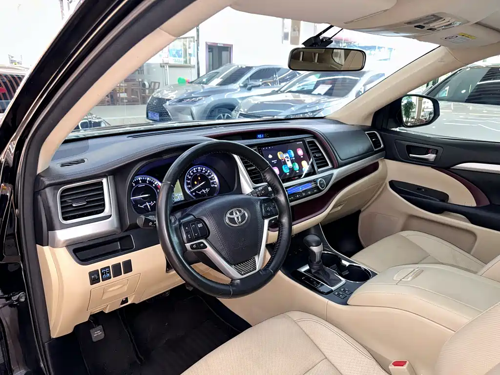 Toyota Highlander 2015 3.5L Luxury 7 мест