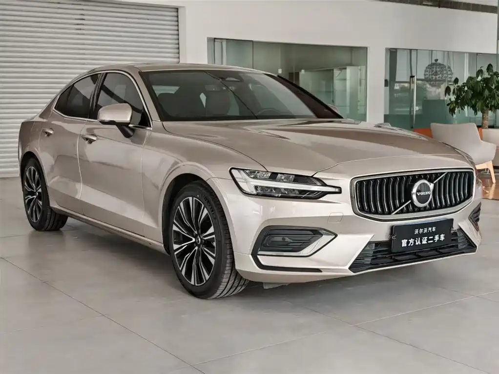Volvo S60 2024 B4 Luxury