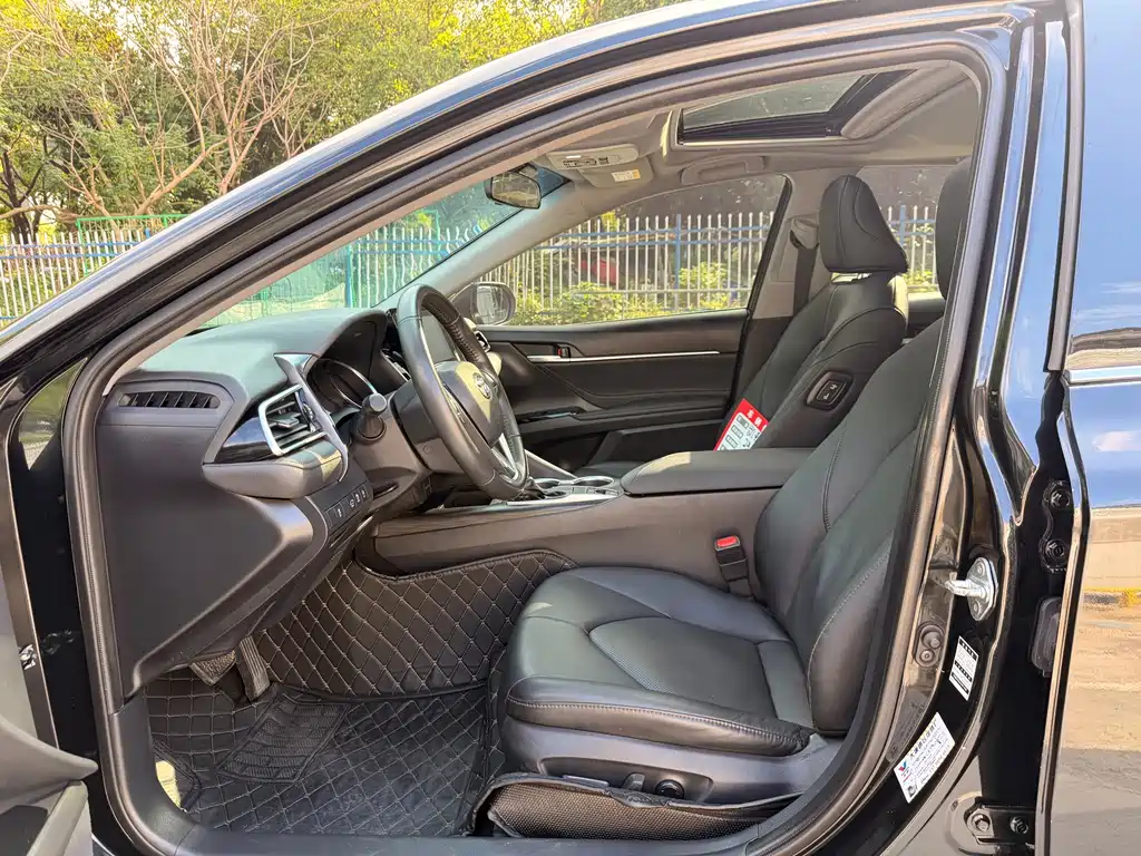 Toyota Camry — миниатюра 6