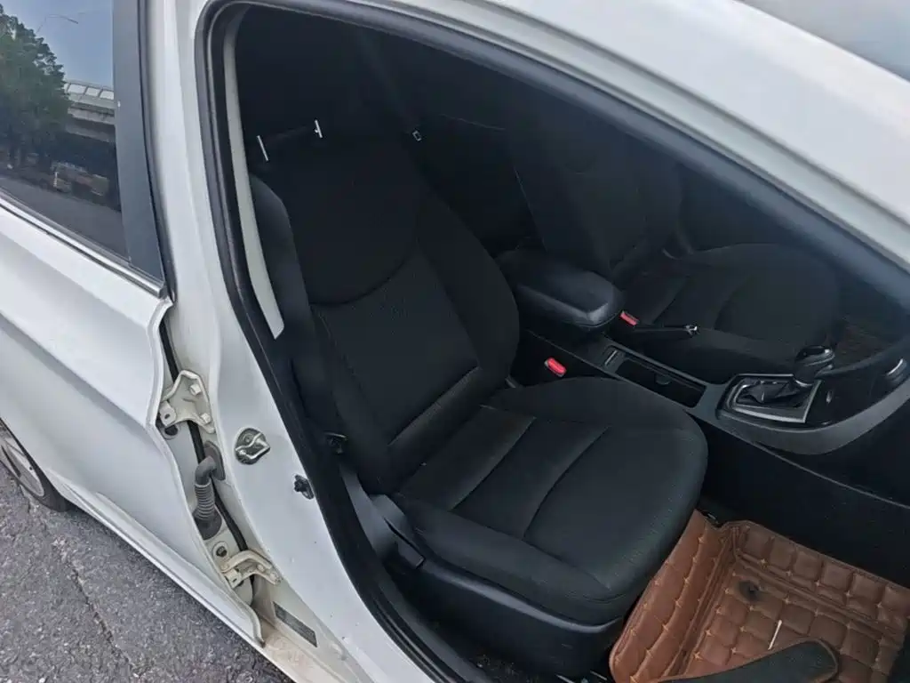 Hyundai Elantra Langdong — миниатюра 25