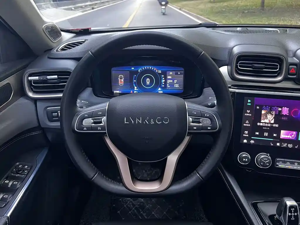 Lynk & Co 03 — миниатюра 13
