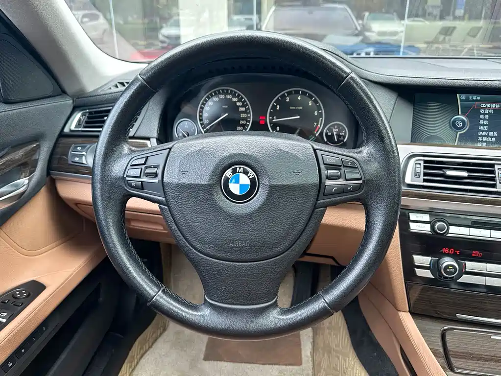 BMW 7 Series — миниатюра 14