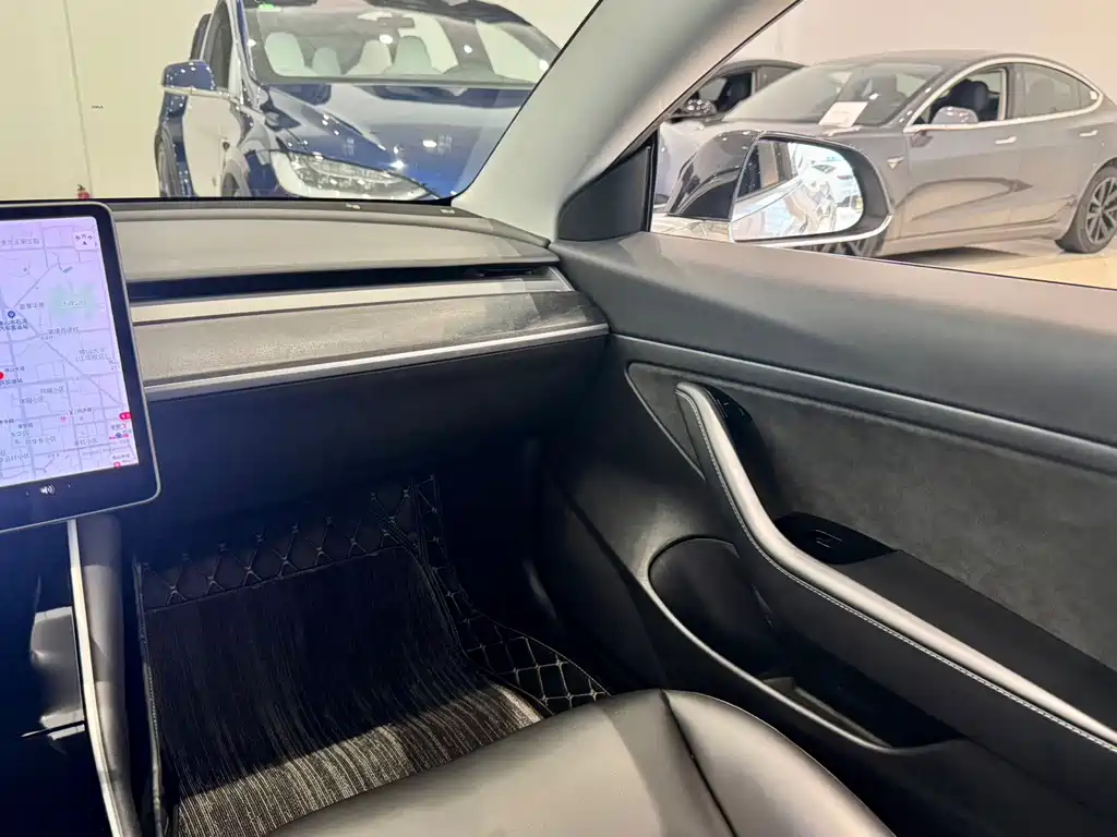 Tesla Model 3 — миниатюра 12