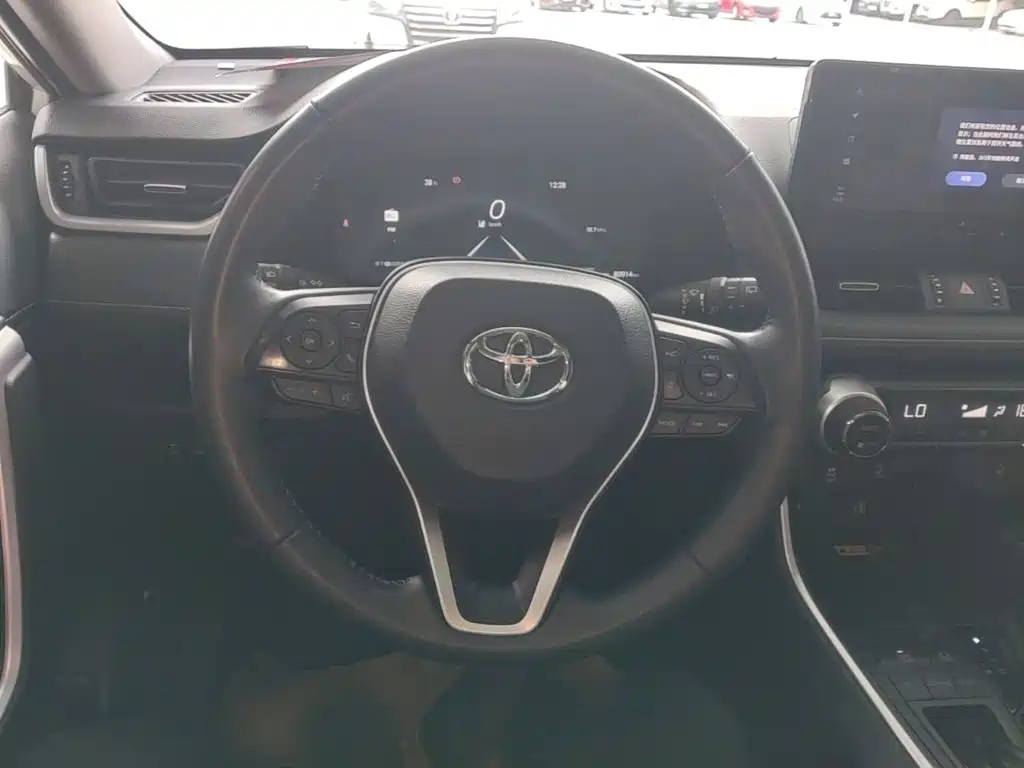 Toyota RAV4 — миниатюра 11