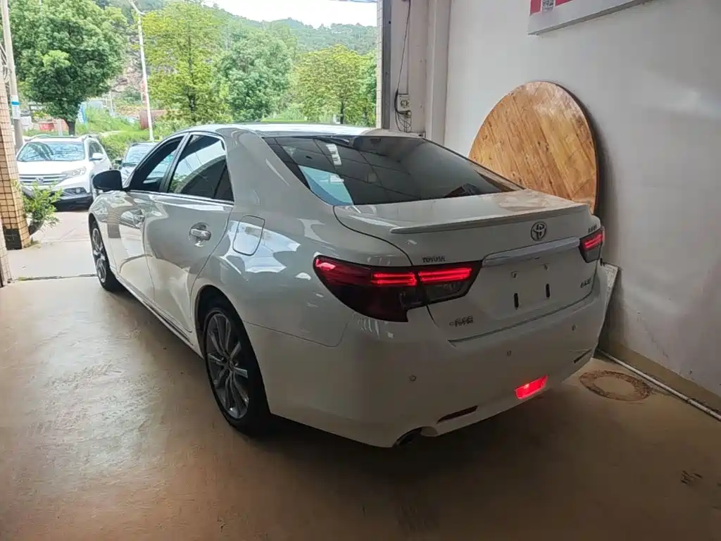 Toyota Reiz — миниатюра 5