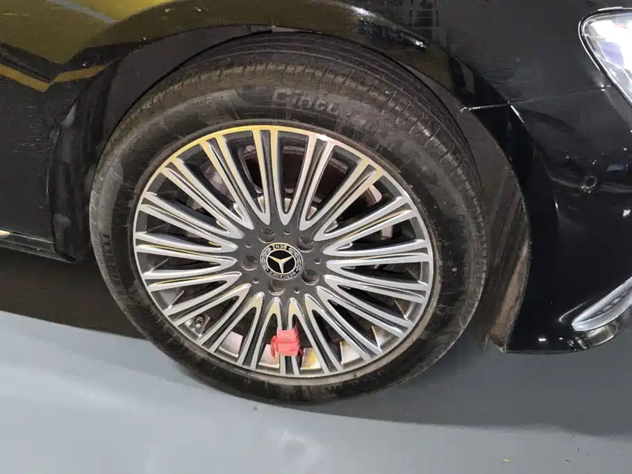 Mercedes-Benz E-Class — миниатюра 6