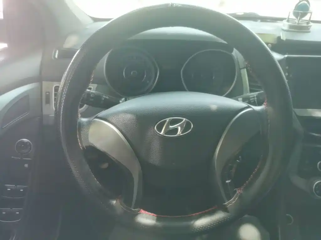 Hyundai Elantra Langdong — миниатюра 11