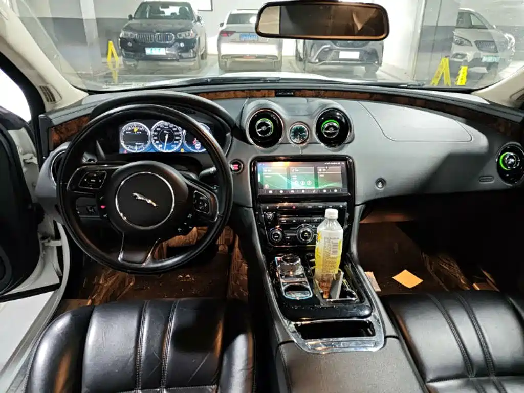 Jaguar XJ — миниатюра 10