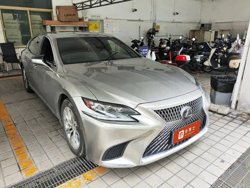 Lexus LS — миниатюра 10