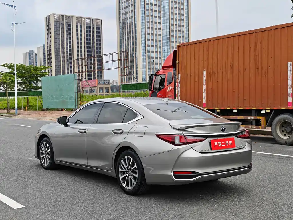 Lexus ES — миниатюра 10