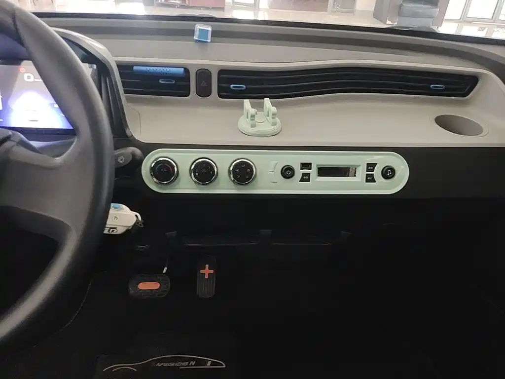 Wuling MINIEV — миниатюра 13