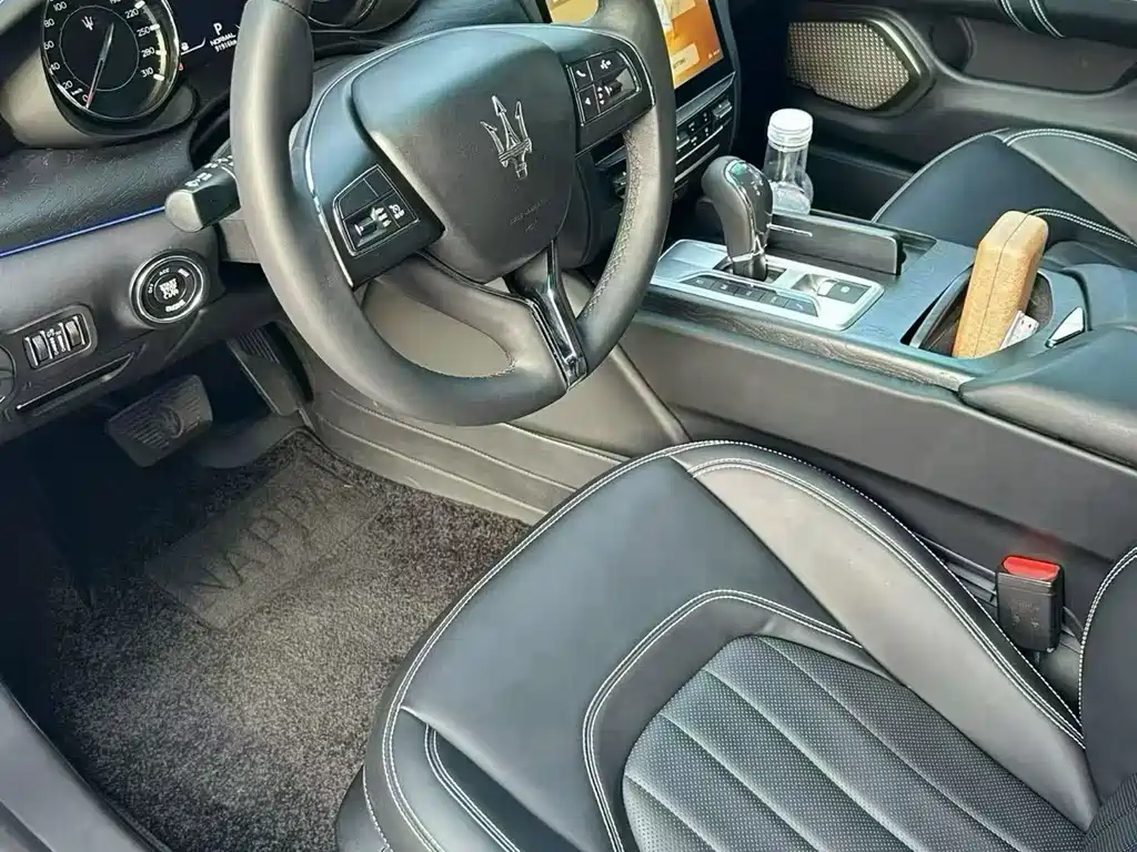 Maserati Quattroporte — миниатюра 8