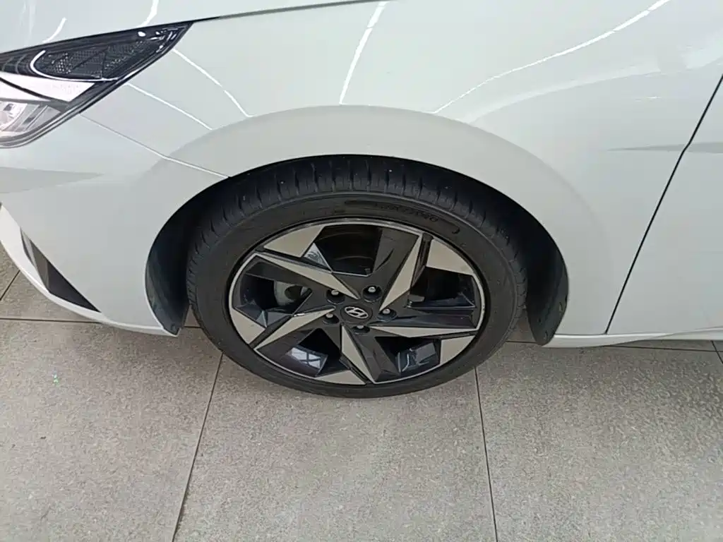 Hyundai Elantra — миниатюра 23