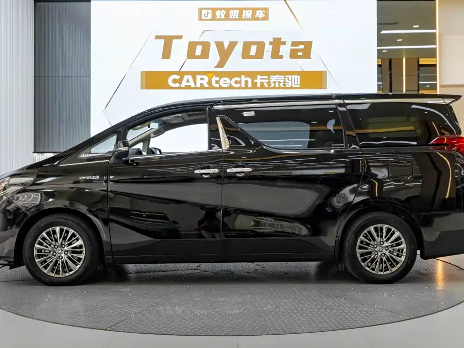 Toyota Alphard — миниатюра 3