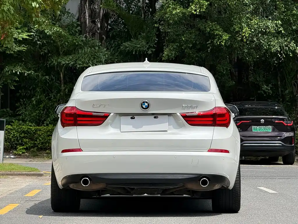 BMW 5 Series GT — миниатюра 7