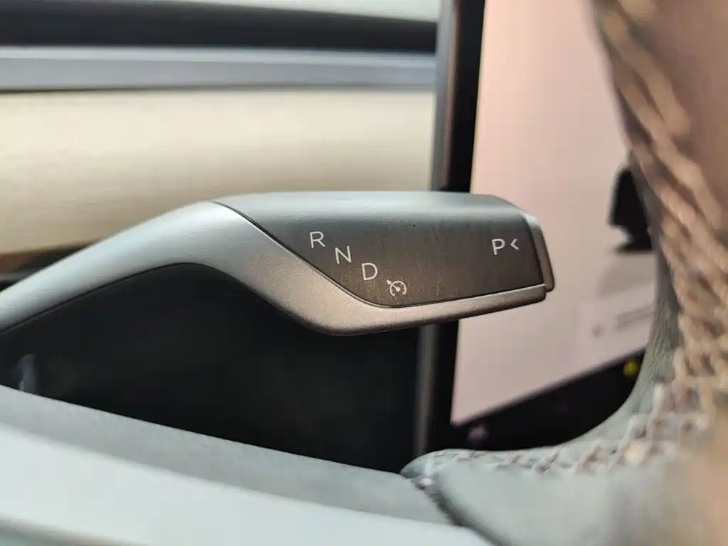 Tesla Model Y — миниатюра 14