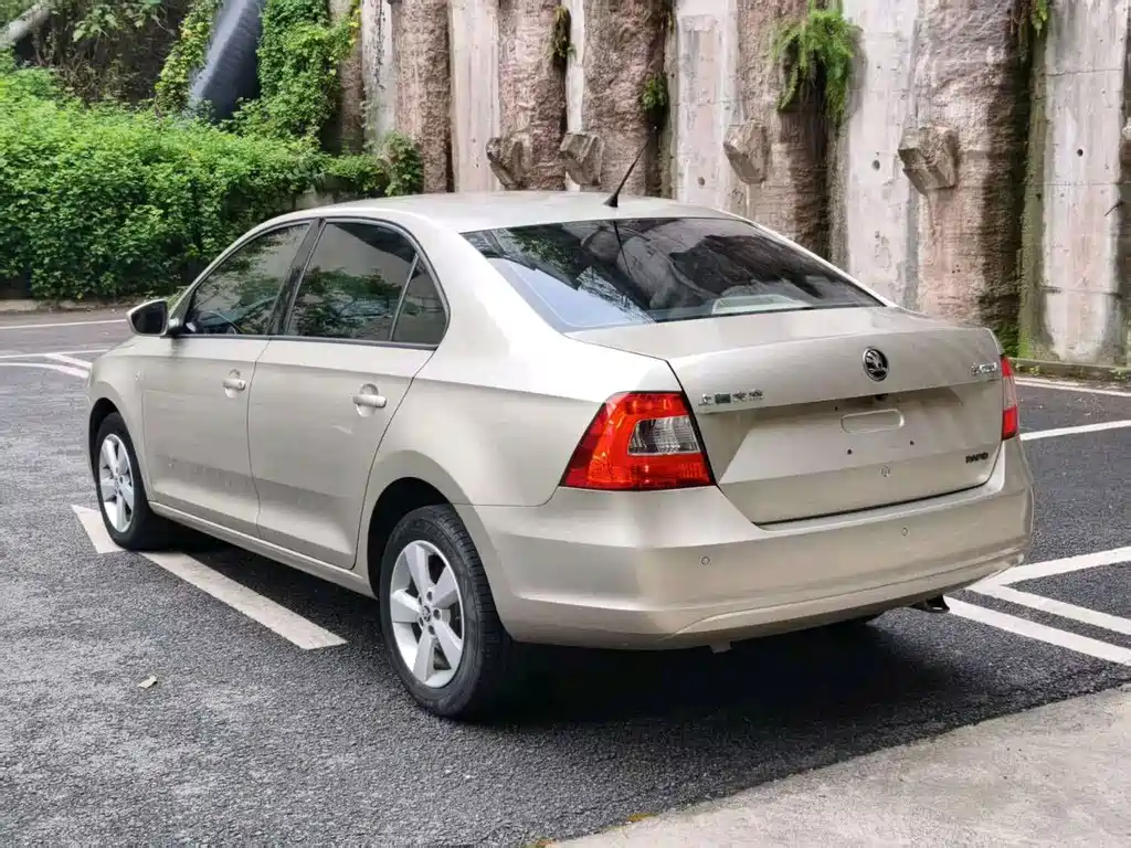 Skoda Rapid — миниатюра 9