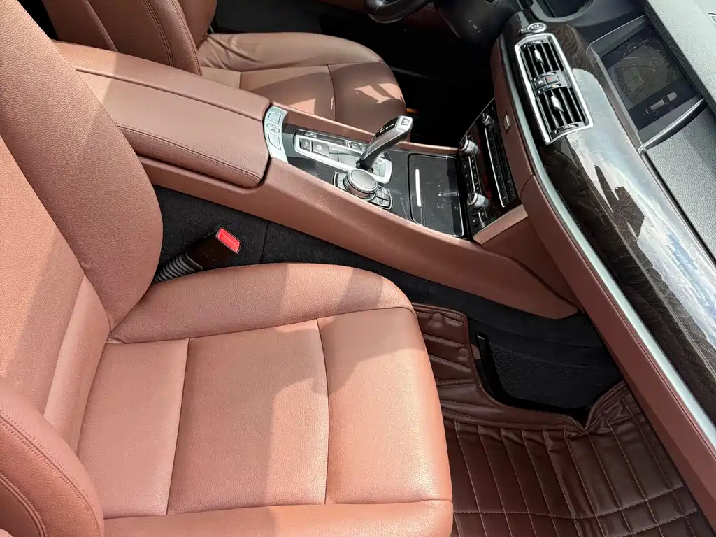 BMW 5 Series GT — миниатюра 19